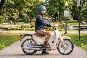 スーパーカブ 発進 ギクシャクする原因