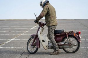 スーパーカブが低速でふらつく原因|不安定になる理由と基本理解